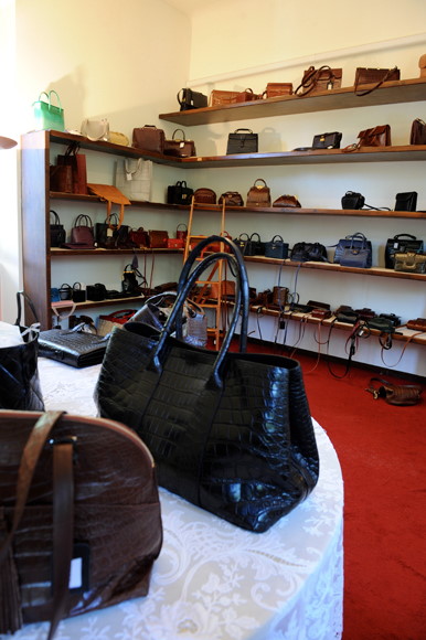 SHOW ROOM